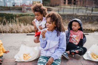 Children Eating Chips At Blists Hill Victorian Town 03 23 (2)