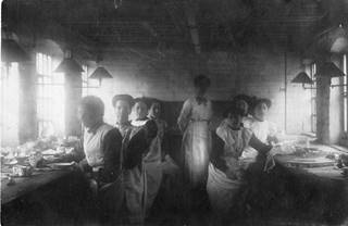 Burnishers at Coalport China Works, 1906.