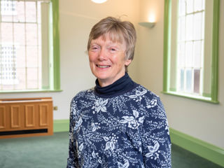 Dr Liz Nicholson