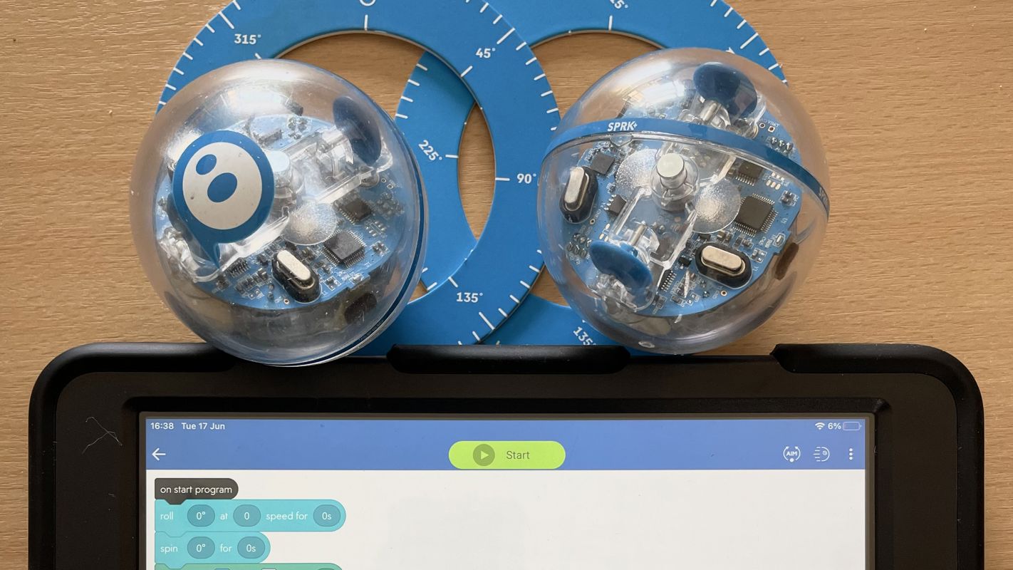 A computer screen with two balls and two measuring tools.